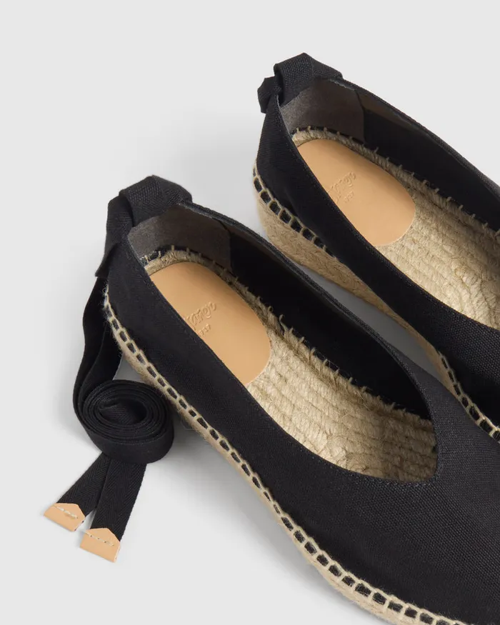 Castaer Gea2001 Negro Women Flats