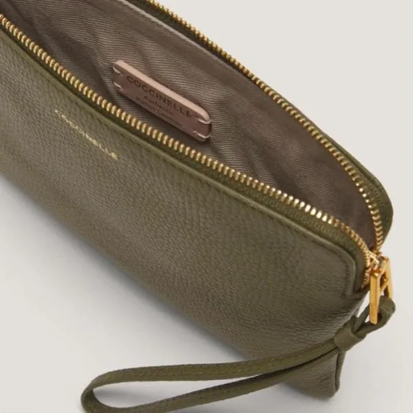 Coccinelle Alisas Medium Laurel Green Women Coccinelle Pochette Coccinelle Alisas Medium Laurel Green Women Coccinelle Pochette