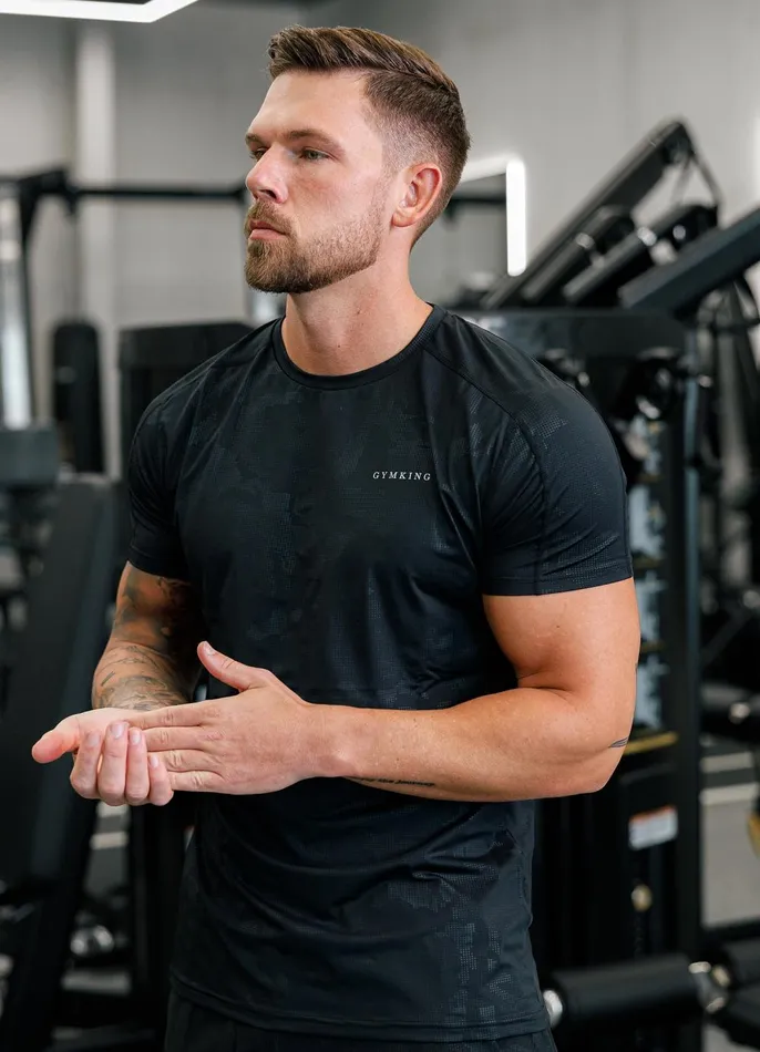 Gym King Gymwear Men Debossed Camo SS Tee 8211 Black