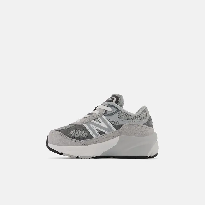 Kids 990v6 Grey With Silver New Balance Size 0 8211 10