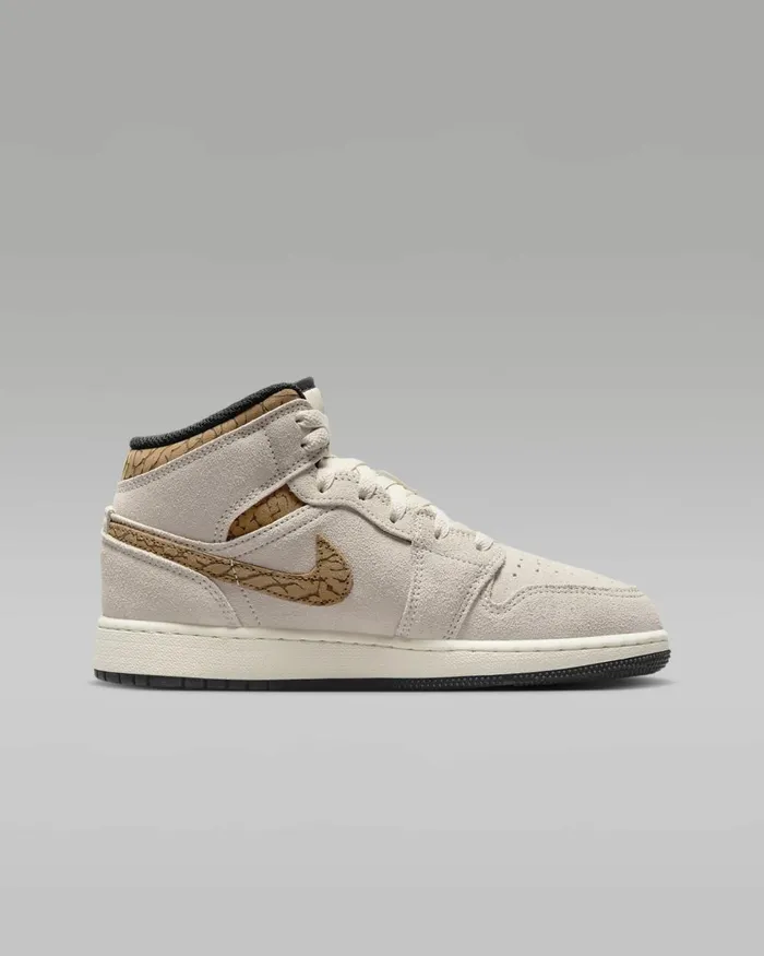 Kids Nike Jordan Air Jordan 1 Mid SE Light Orewood Brownwhitelight British Tanmetallic Gold