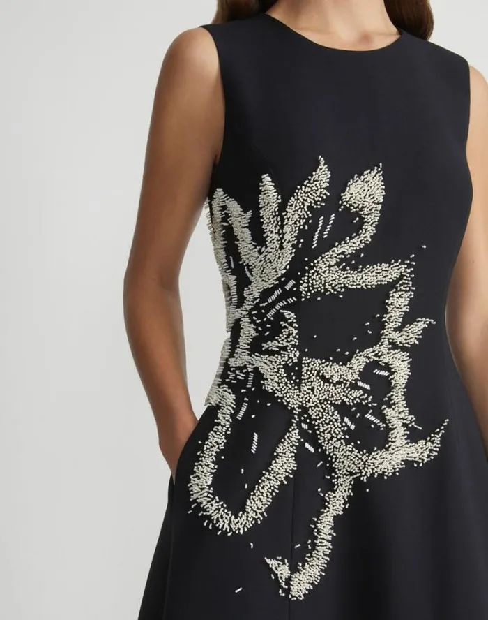 Lafayette 148 New York HandBeaded Rose WoolSilk Crepe Sleeveless Dress Black Ready To Wear Dresses