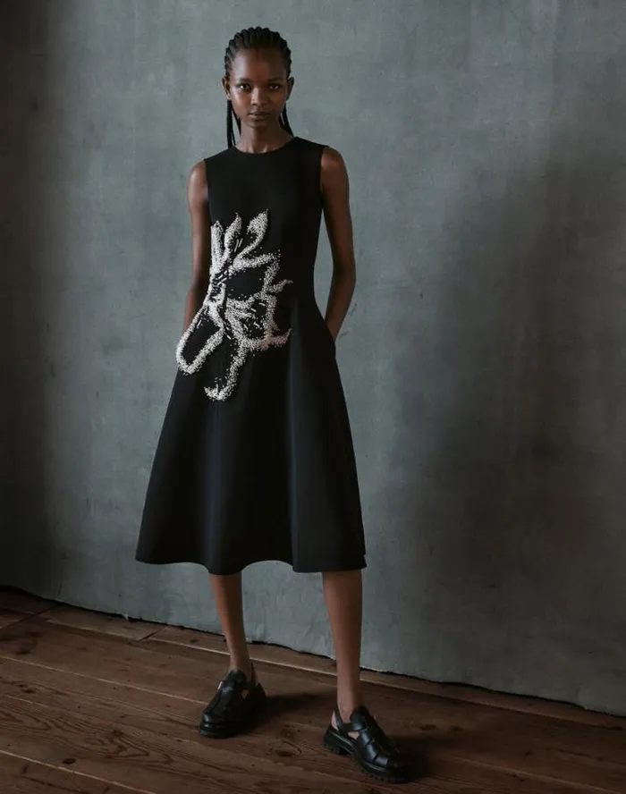 Lafayette 148 New York HandBeaded Rose WoolSilk Crepe Sleeveless Dress Black Ready To Wear Dresses