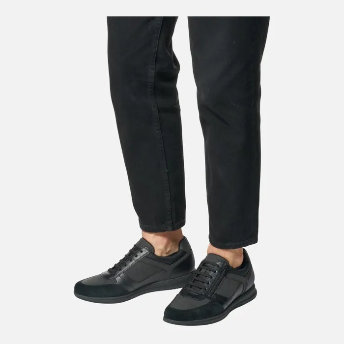 Man Geox Sneakers AVERY MAN Black Low Top Sneakers Black