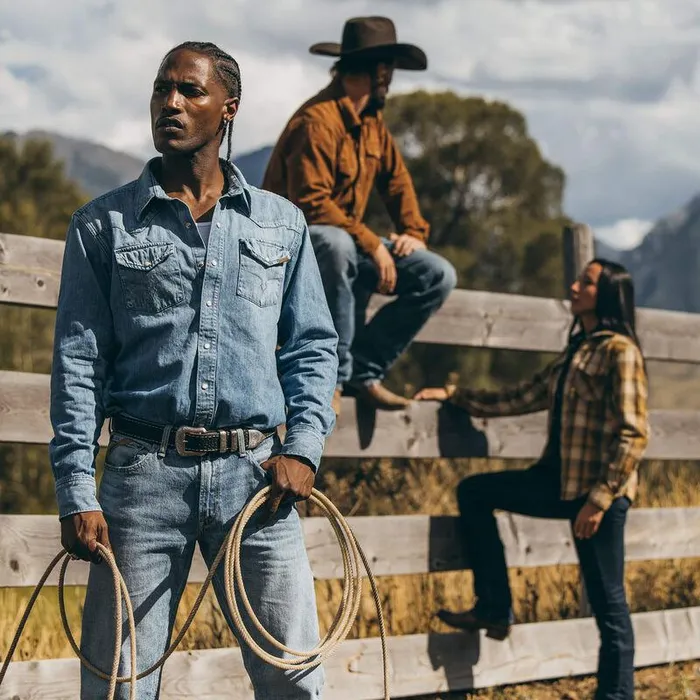 Men Button Down Shirts Ariat Everybody039s Yellowstone Weekly Denim Shirt Light Wash Men Button Down Shirts Ariat Everybody039s Yellowstone Weekly Denim Shirt Light Wash