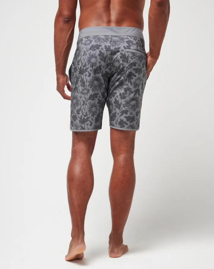 Men Shorts TravisMathew GREEN BOTTLES BOARDSHORT Heather Grey Men Shorts TravisMathew GREEN BOTTLES BOARDSHORT Heather Grey
