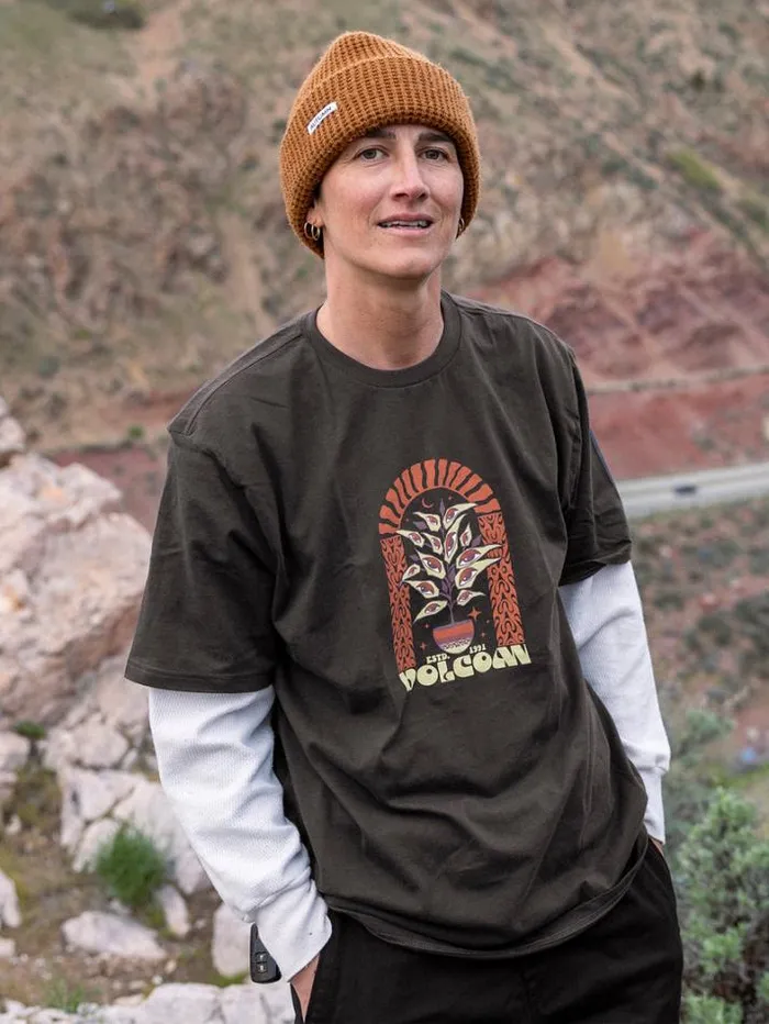 Mens TShirts and Tanks Volcom Delights Farm To Yarn Short Sleeve Tee 8211 Stealth