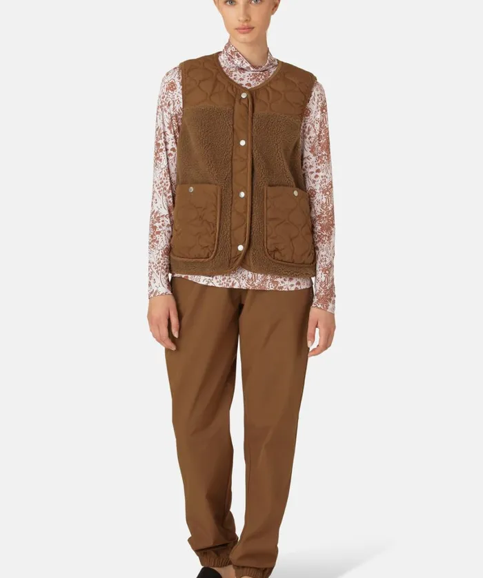 Quilt Fleece Vest 8211 Walnut Outerwear Ilse Jacobsen All Jackets And Coats