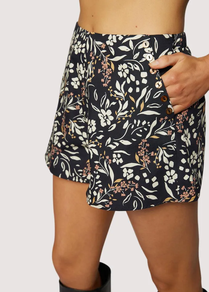 Under The Stars Shorts Blackoffwhite Women Lost Wander Pants And Shorts