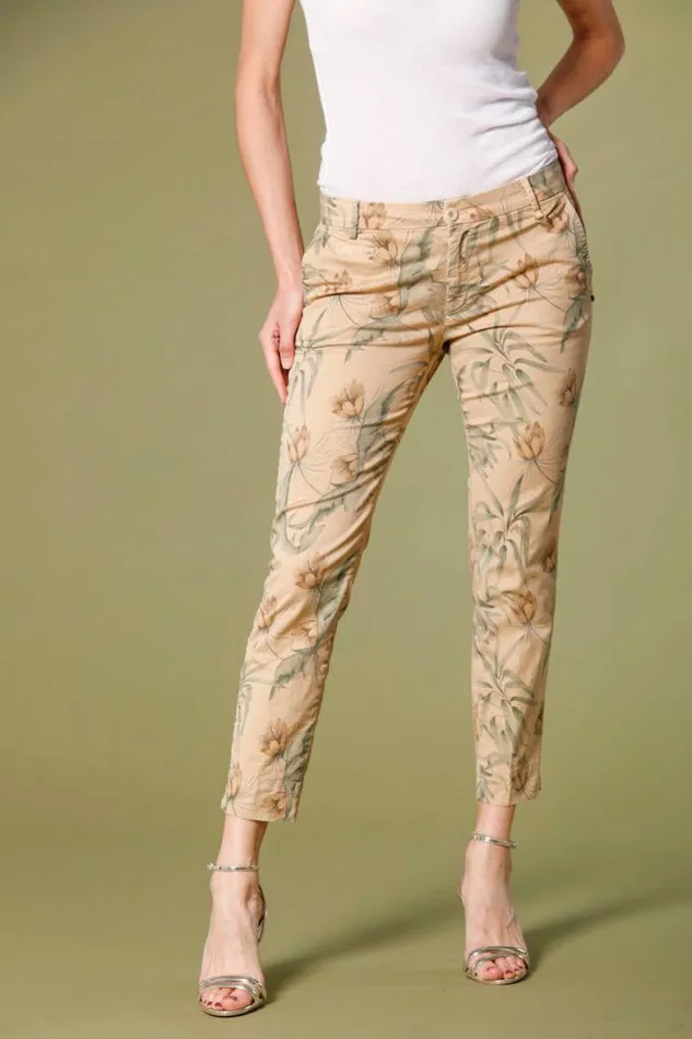 Woman Jaqueline Curvie Chino Capri Pants In Cotton With Flower Print Curvy Mason039s Pants