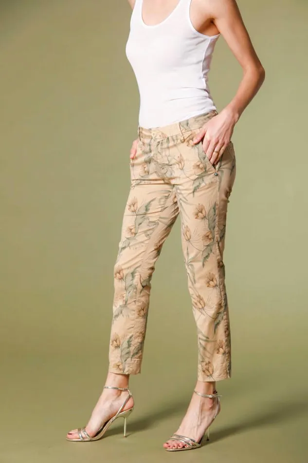 Woman Jaqueline Curvie Chino Capri Pants In Cotton With Flower Print Curvy Mason039s Pants