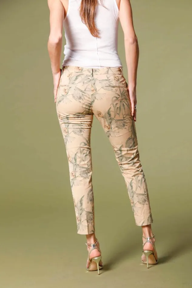 Woman Jaqueline Curvie Chino Capri Pants In Cotton With Flower Print Curvy Mason039s Pants