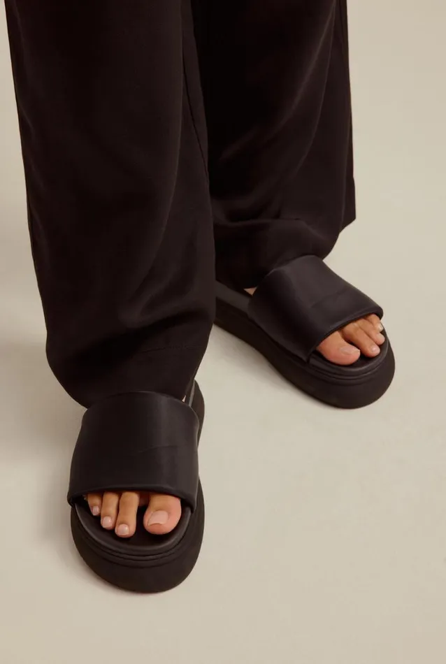 Woman Venroy Accessories Double Footbed Slide