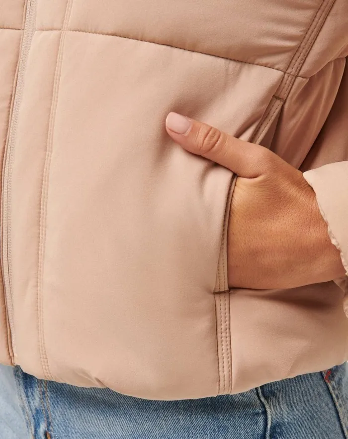 Women Jackets TravisMathew MONT BLANC PUFFER Natural Women Jackets TravisMathew MONT BLANC PUFFER Natural