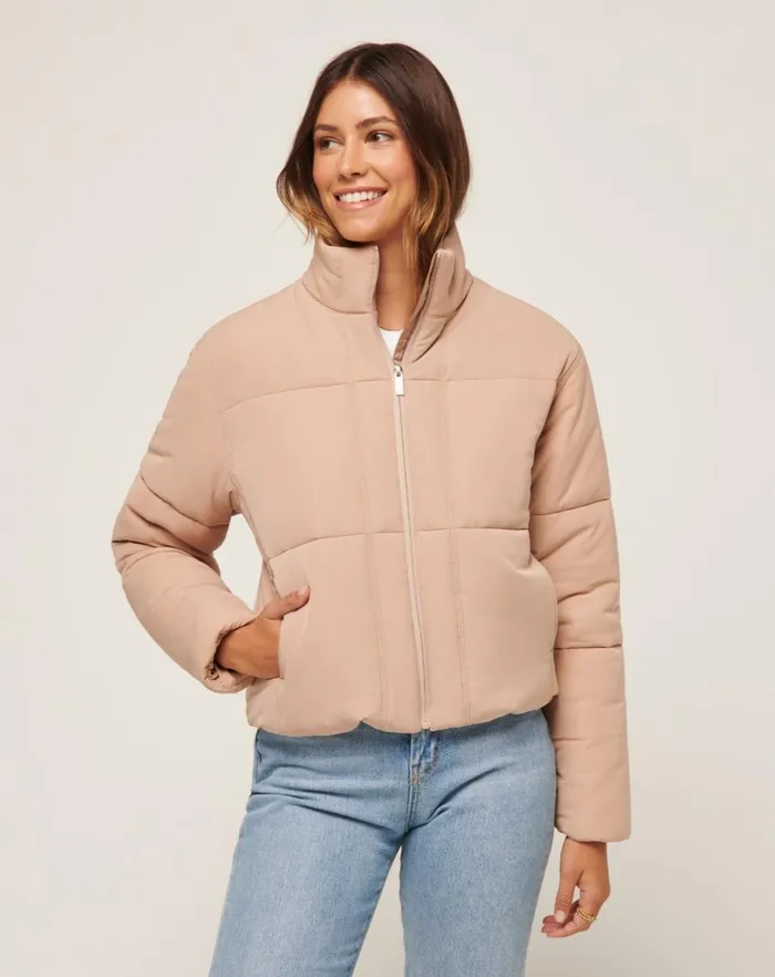 Women Jackets TravisMathew MONT BLANC PUFFER Natural Women Jackets TravisMathew MONT BLANC PUFFER Natural