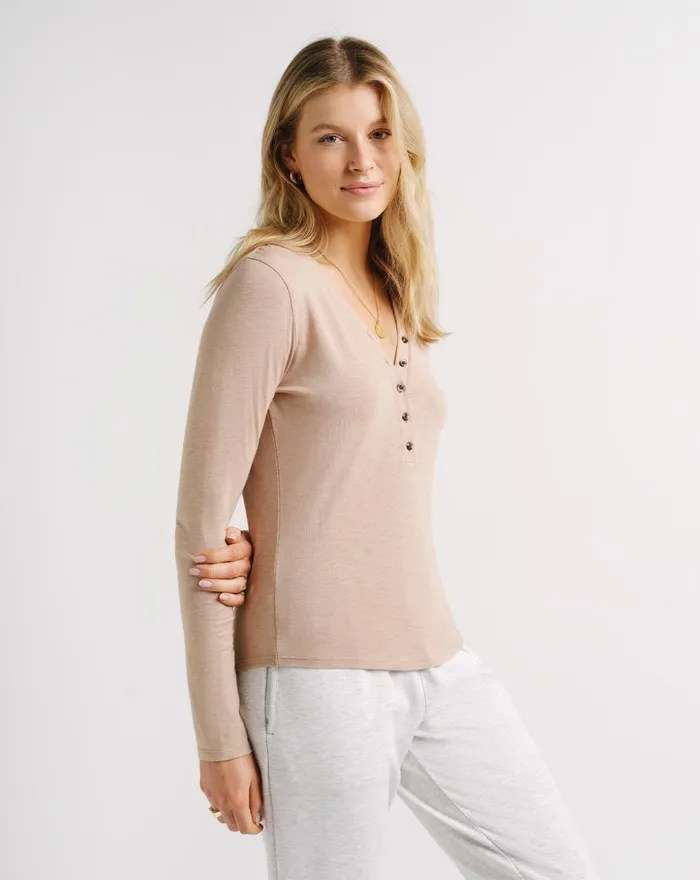 Women Shirts and Tops TravisMathew CLOUD JERSEY HENLEY Natural